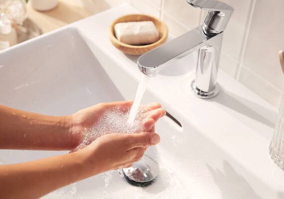 rebris-e-basin-mixer_ecosmart-spray-type_ambiance_4x3